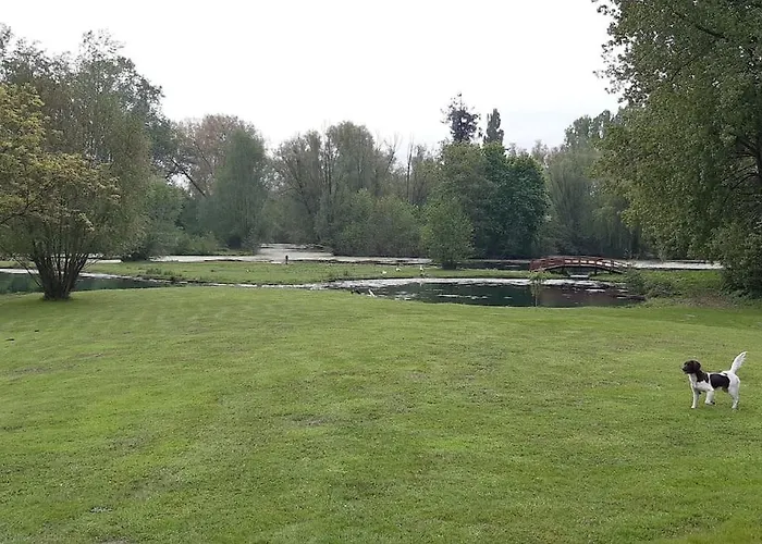 Adorable maison d’hôtes bordée d’étangs au calme.